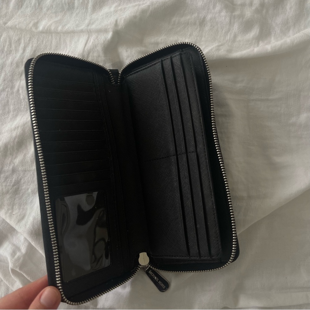 Michael Kors Wallet - Picture 2 of 4